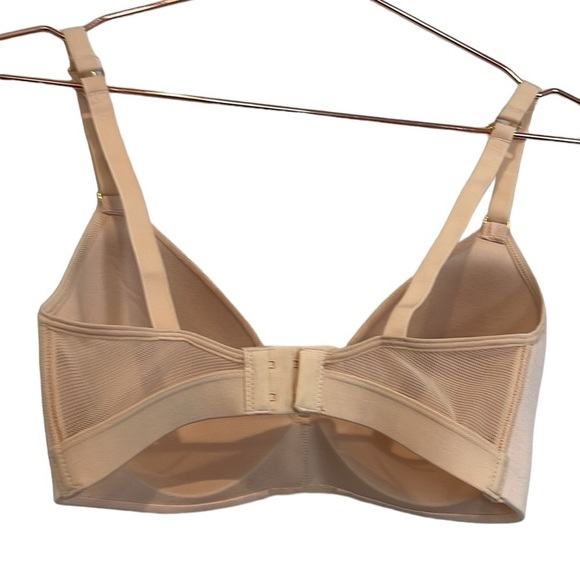 LIVELY BRA all day deep V no wore crème colored size 34DD NWOT - Picture 4 of 13